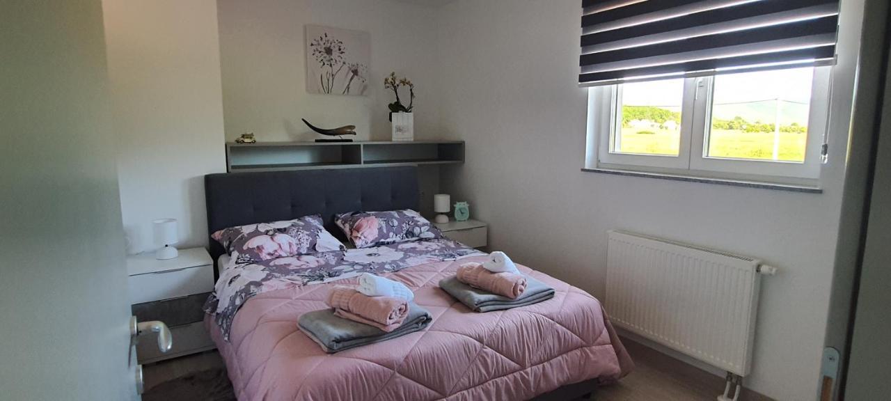 Apartmani Fenestra Tesla I Faust オトチャッツ エクステリア 写真