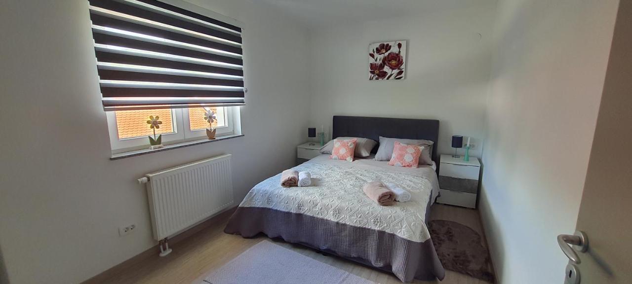 Apartmani Fenestra Tesla I Faust オトチャッツ エクステリア 写真