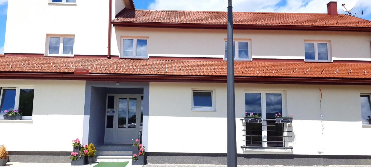 Apartmani Fenestra Tesla I Faust オトチャッツ エクステリア 写真